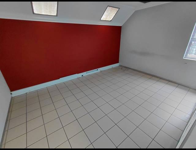 258M² OFFICE TO LET IN FOURWAYS